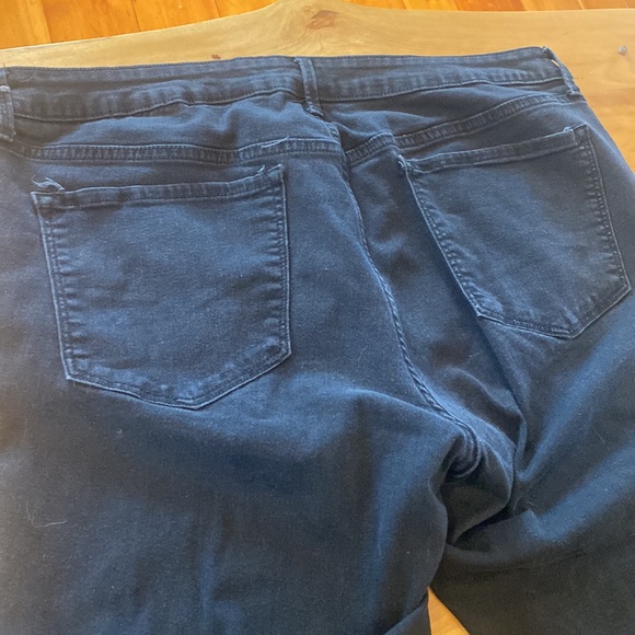 Old navy black jeans - Picture 3 of 3